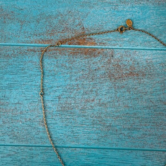 Vintage 1978 AVON Initial Attraction Necklace- "V" Gold Tone - Picture 6 of 8